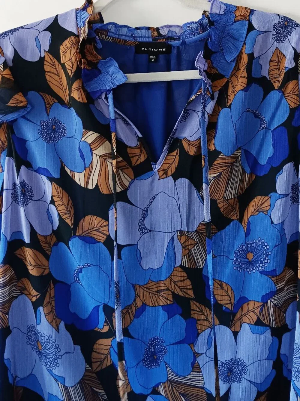 PLEIONE Blue and Beige Floral Blouse Size M ($14) - Picture 2 of 12